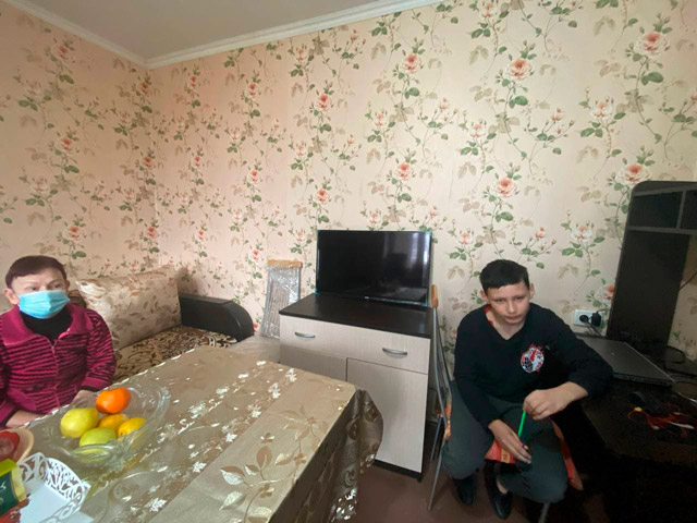 Жители Крыма собрали деньги и подарили квартиру семье, которая в этом нуждалась