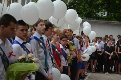 Школа 30 аматуни симферополь. Выпускной в школах крыма 2024 фото. Симферополь кадетская школа 7. Гимназия 10 симферополь. Стадион 23 школы симферополь.