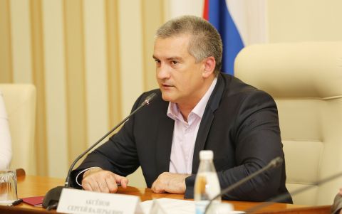 Министр имущественных и земельных отношений Крыма отстранён от должности на время проведения служебного расследования