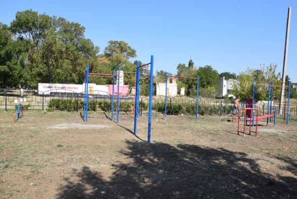 Красногвардейском районе село краснознаменка. Краснознаменка Ростовская область. Спортплощадку на Красногвардейской. Краснознаменка Крым фото.