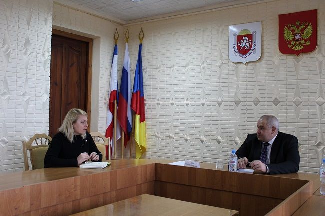 Начальник Крымфиннадзора провел личный прием граждан в Алуште