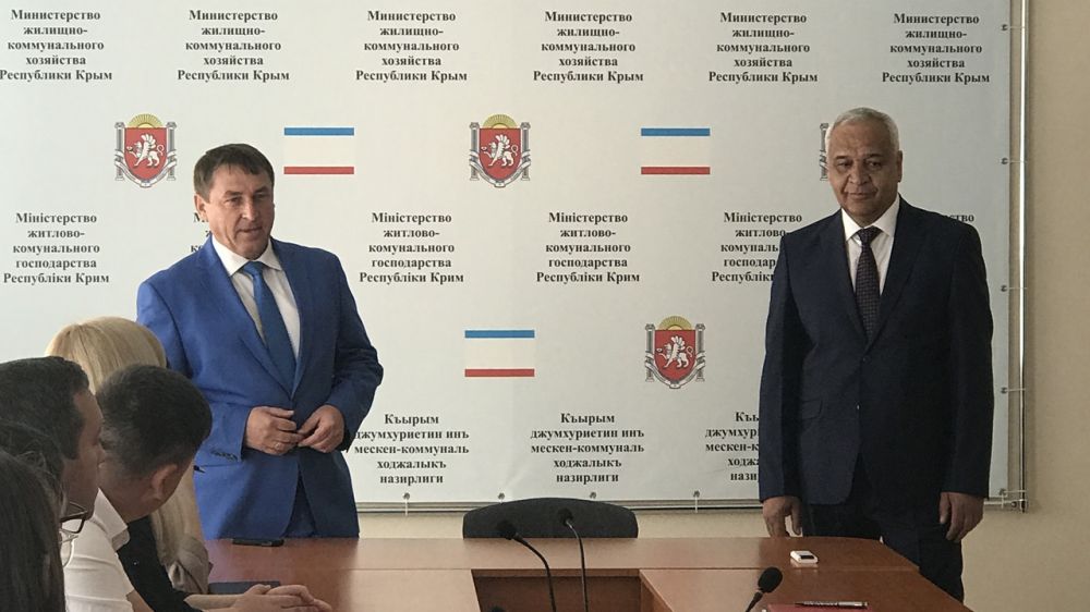 министерство жилищного хозяйства крыма. донец мин жкх республики крым. министр жкх республика крым фото. мин жкх республики крым. министерство жилищно-коммунального хозяйства республики крым.