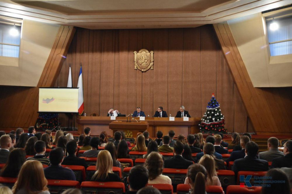 Неизвестный солдат молодежный парламент. Молодежный парламент Крым. Парламент лента.