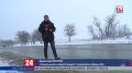 Крым замело снегом. Как справляются дорожники?