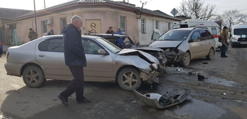 Симферополь что произошло. ДТП В Симферополе свежие. Фотографии очевидцев ДТП В Чехове. Что произошло ночью в Симферополе сегодня. Что произошло ночью в Симферополе.