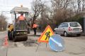 В Симферополе начался ямочный ремонт дорог