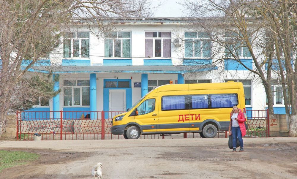 Погода в крыму в сакском. Сизовская средняя школа Сакского района. Село Сизовка Сакский район. Крым село Сизовка. Симферополь Сизовская школа.