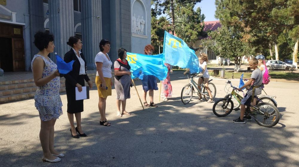 Ленинский район принял участие в вело и автопробеге, посвященному Дню крымскотатарского флага