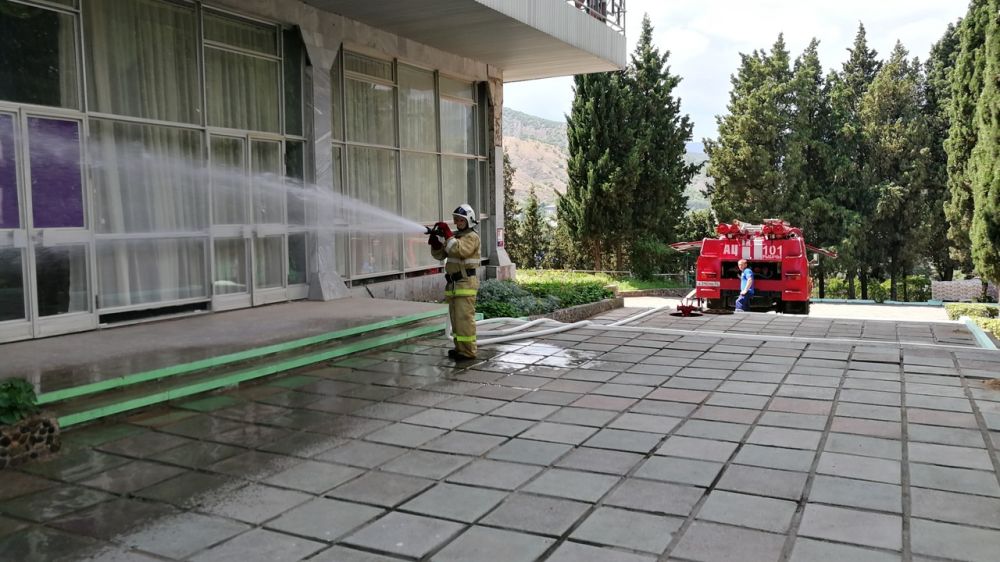 Сотрудники ГКУ РК «Пожарная охрана Республики Крым» продолжают повышать профессиональные навыки