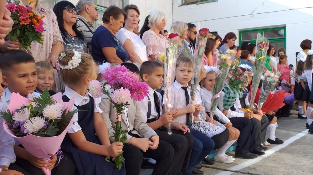 Для школьников Нижнегорского района начался новый учебный год