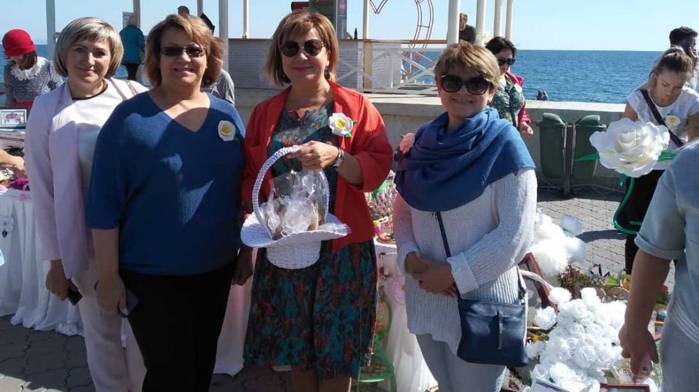 Елена Романовская приняла участие в благотворительной акции «Белый цветок»