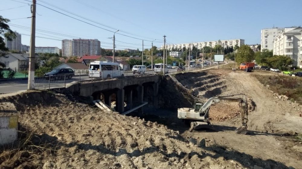 Началось расширение моста через суходол на пр. Гагарина