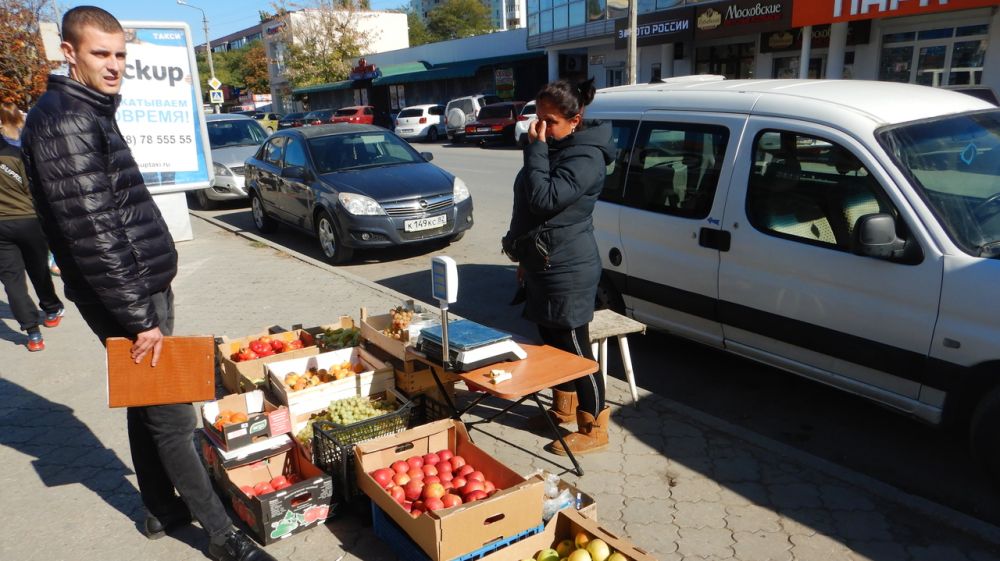 кафа ньюс феодосия. перекрёстки феодосии. управление порта феодосия фото здания. феодосия привокзальная площадь 2021. несанкционированная торговля рейды.