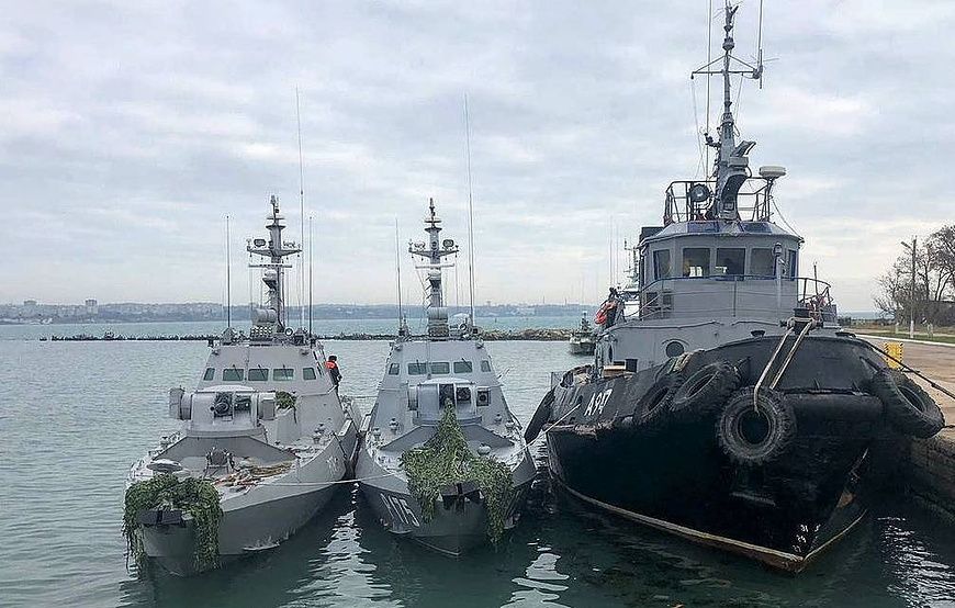 Источник: Россия начала перемещение кораблей ВМС Украины, задержанных в Керченском проливе