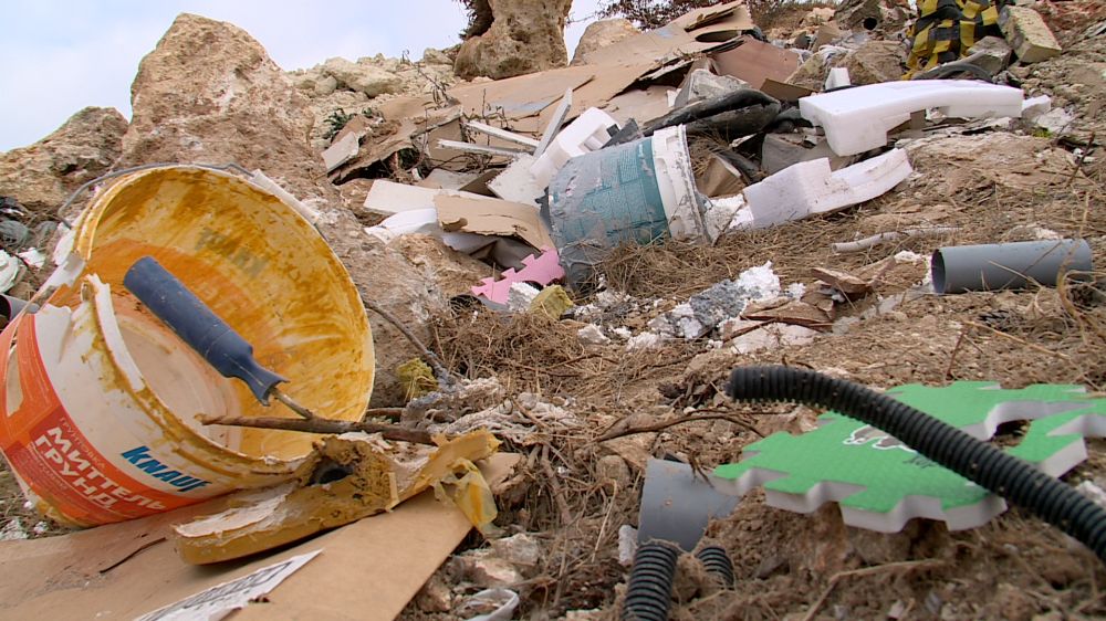 Пусть убирают за свой счёт: общественники о свалках строительного мусора в Севастополе