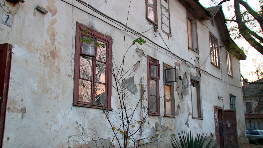Жителям аварийных домов в Севастополе предлагают переехать в сёла