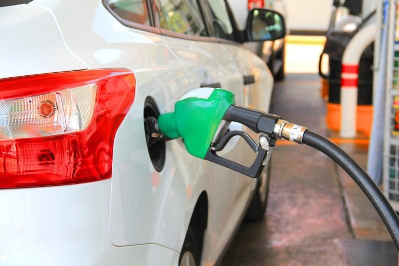 Севастополь вошел в число регионов, где наиболее часты нарушения качества бензина на заправках