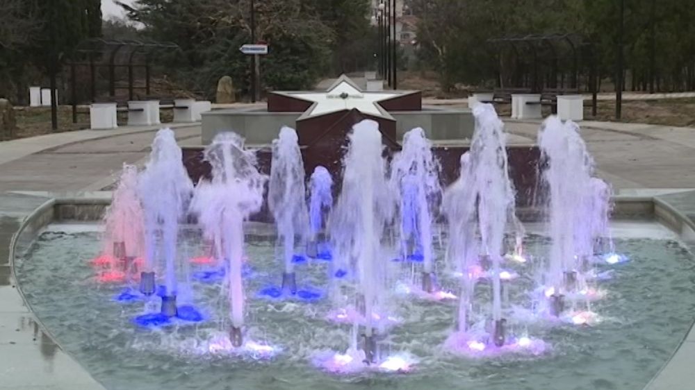 В Парке Победы включили фонтаны