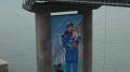 На одной из опор Крымского моста появилось граффити с Котом Моста и строителем