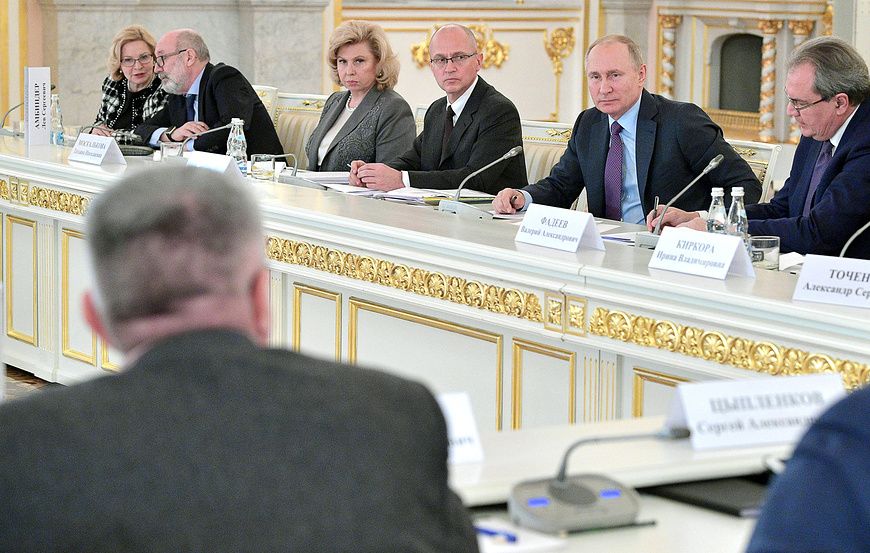 Путин и правозащитники обсудили резонансные дела и решили защищать достоинство граждан