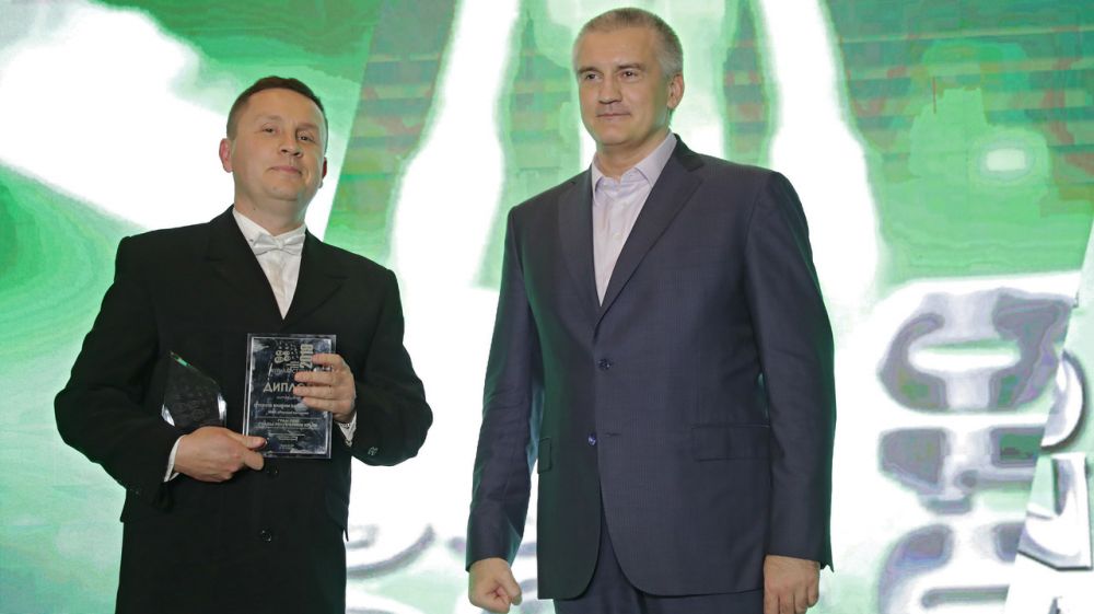 Сергей Аксёнов в ходе ежегодной премии «Журналист года» вручил приз «Гран-при Главы Республики Крым»