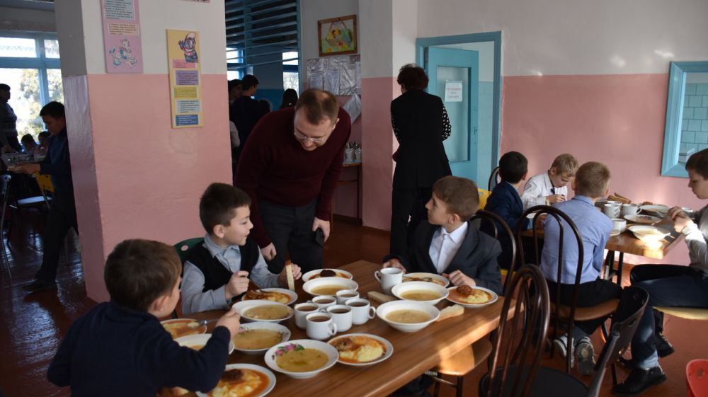 Антон Кравец с рабочей поездкой посетил Зоркинское сельское поселение