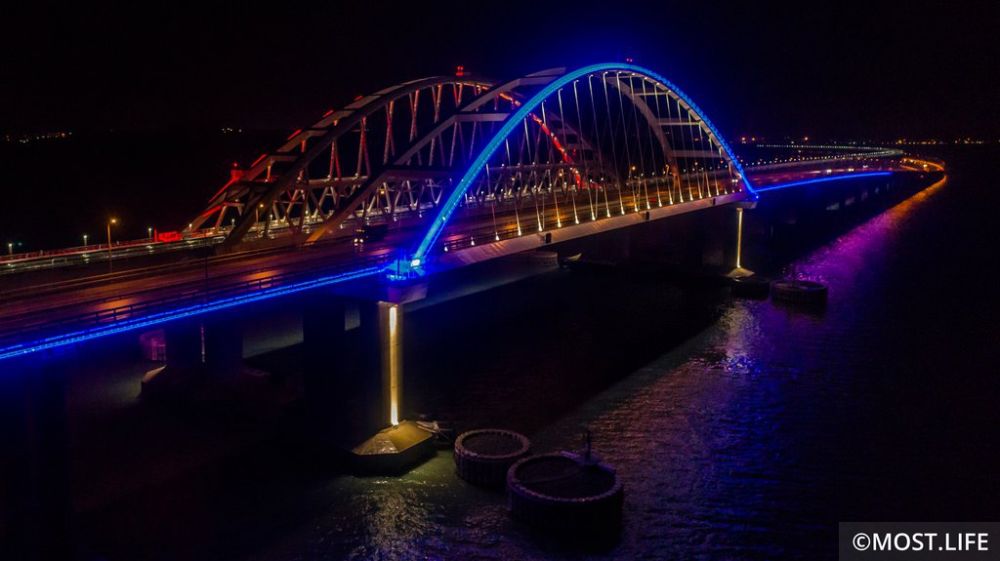 Первый поезд проедет Крымский мост в начале третьего ночи и за 20 минут