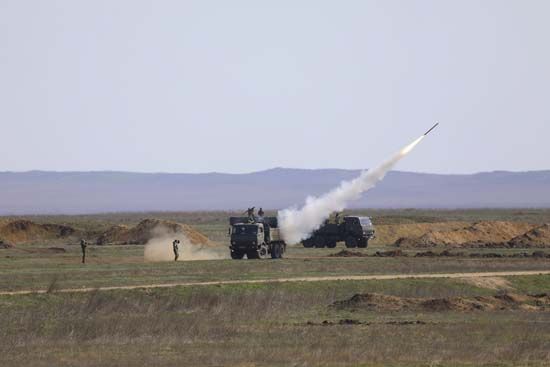 Ракетные стрельбы на полигоне Опук в Крыму  