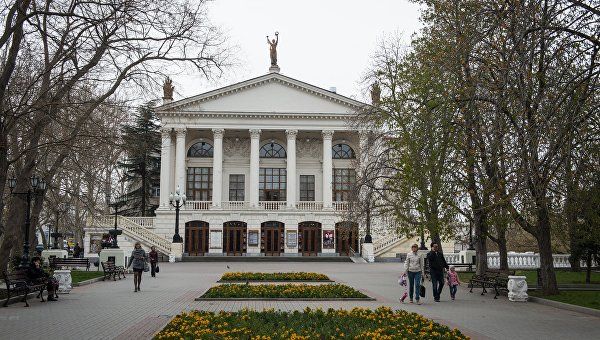 Театр Луначарского отблагодарит врачей бесплатными спектаклями