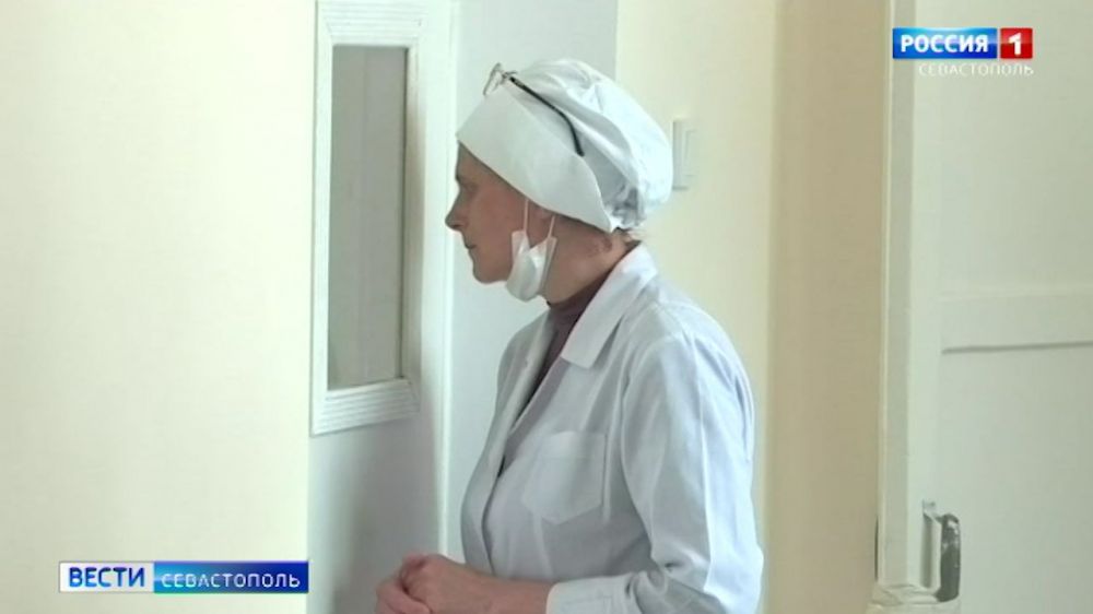 В инфекционной больнице Севастополя находятся два пациента с коронавирусом