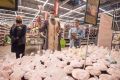 Севастопольское благочиние освящает пасхальные куличи в магазинах