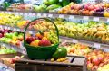 Овощи, фрукты и зелень, принесенные из магазина, рекомендуют замачивать в воде