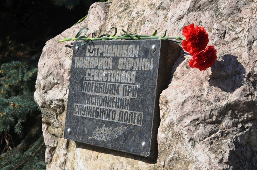 В Севастополе почтили память сотрудников МЧС, погибших на службе