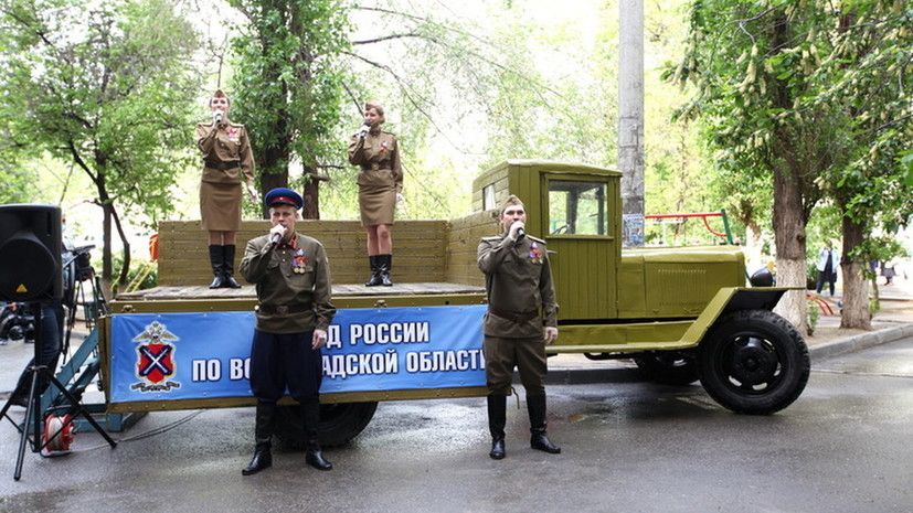 В Волгограде полицейские исполнили военные песни для ветеранов