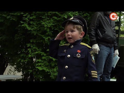 Севастопольцы поздравили ветеранов с Днем Победы (СЮЖЕТ)