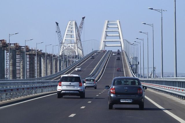 За сутки по Крымскому мосту не пропустили больше полсотни автомобилей