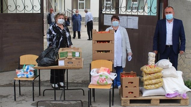 Продолжается поддержка сотрудников интернатных учреждений Белогорского района Продолжается поддержка сотрудников интернатных учреждений Белогорского района