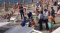 В Севастополе на пляже парка Победы на отдыхающих упал навес