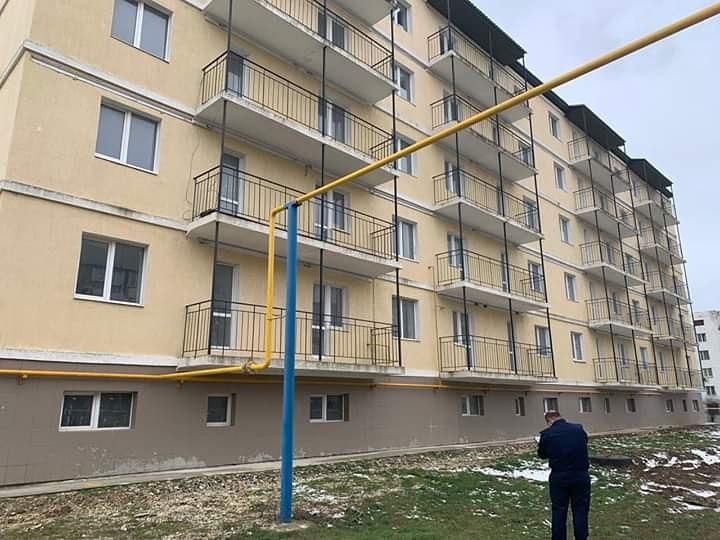Бывший и.о. начальника ЖКХ в Керчи предстанет перед судом за некачественные квартиры для сирот