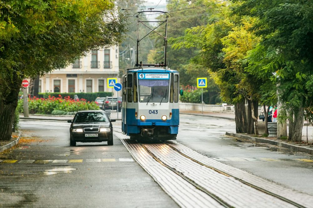 В Евпатории продлили режим работы трамваев