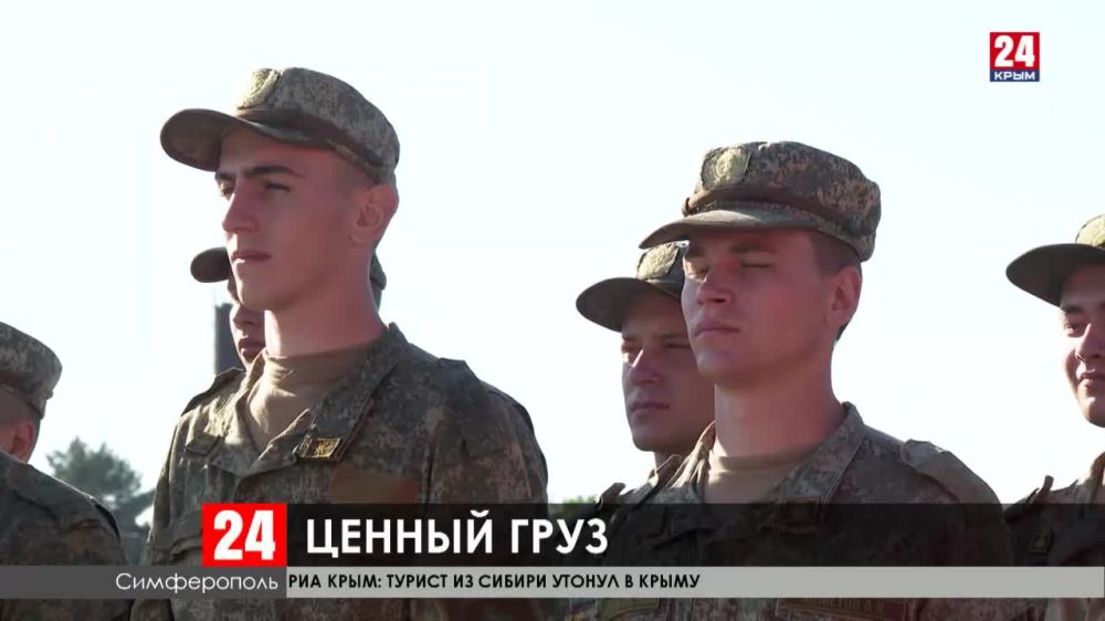 В Крым прибыл первый воинский эшелон Министерства обороны России с водопроводными трубами
