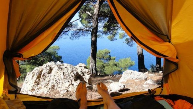 Крым — в топ-10 популярных направлений для отдыха с палатками в этом году