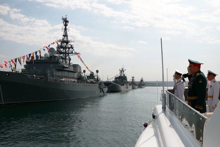 Севастополь празднует день ВМФ