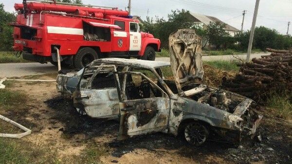 Очередной автопожар в Крыму: в Нижнегорском районе сгорел ВАЗ 2115