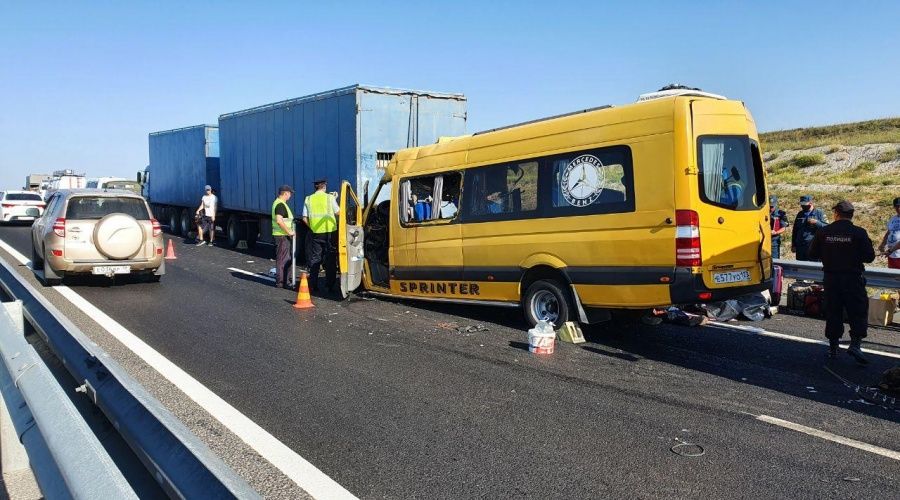 В МВД Крыма уточнили информацию о перевозчике попавшего в смертельное ДТП микроавтобуса