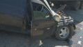 Легковой автомобиль лоб в лоб столкнулся с КАМАЗом в Крыму - фото