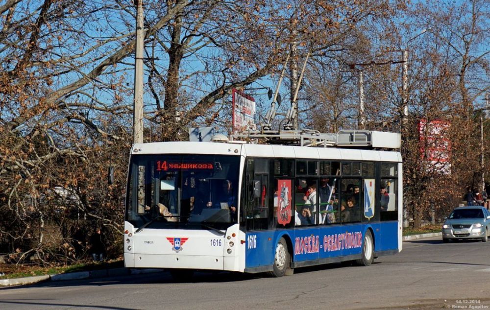 В Севастополе на улице Гоголя произошёл обрыв троллейбусной линии