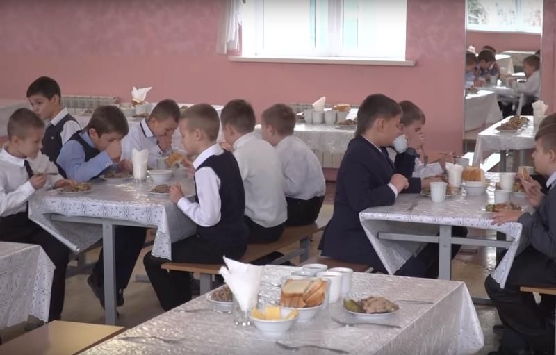 Меню для младшеклассников в российских школах составят по рекомендациям родителей