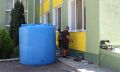В Симферополе начали готовиться к отключению воды: в детсадах устанавливают дополнительные баки