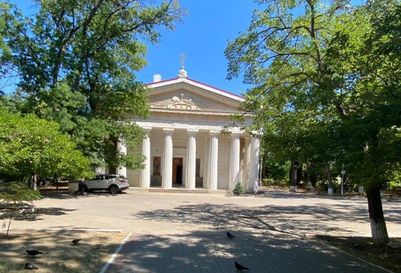 Петра и Павла храм Севастополь фронтон